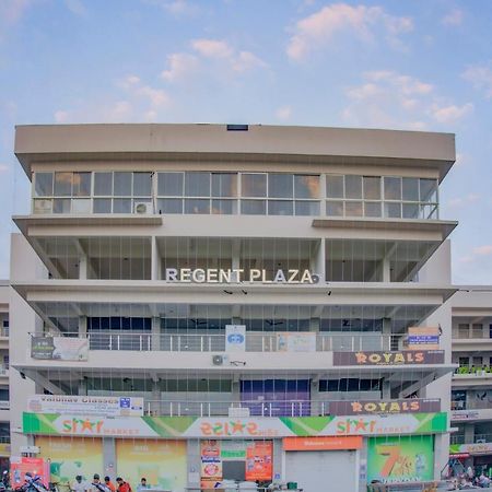 Oyo 75173 Hotel Regency Surat Dış mekan fotoğraf