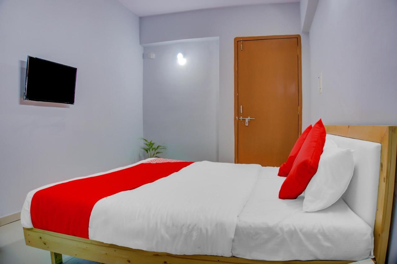Oyo 75173 Hotel Regency Surat Dış mekan fotoğraf