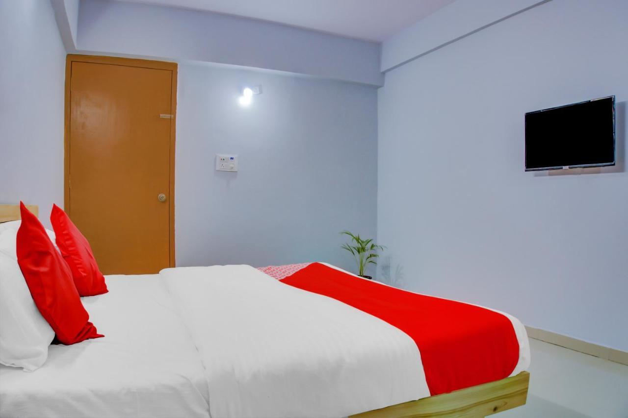Oyo 75173 Hotel Regency Surat Dış mekan fotoğraf